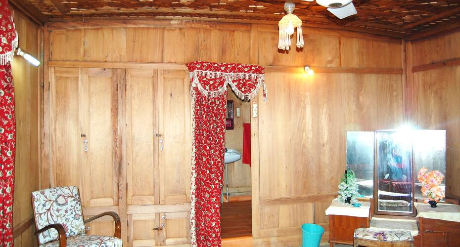Himalaya Houseboat, Srinagar 5